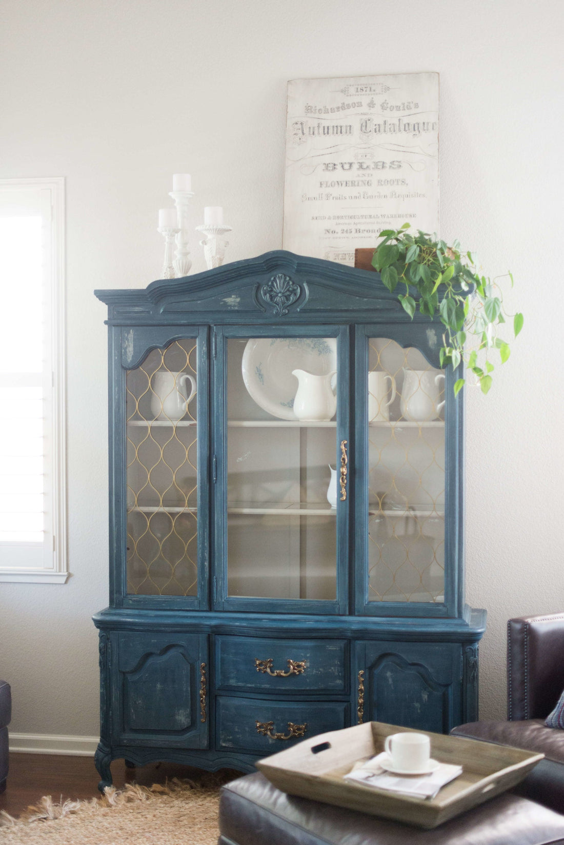 diy_chalkpainted_distessed_upcycled_hutch